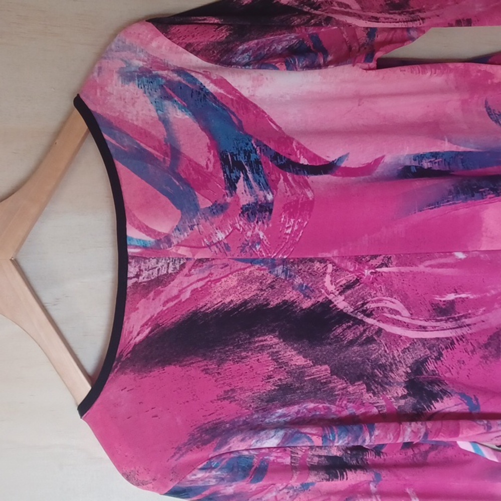 Pretty Woman Pink 3/4 Sleeve Top, Asymetrical Hem, Abstract Design, Stretchy - Picture 9 of 11